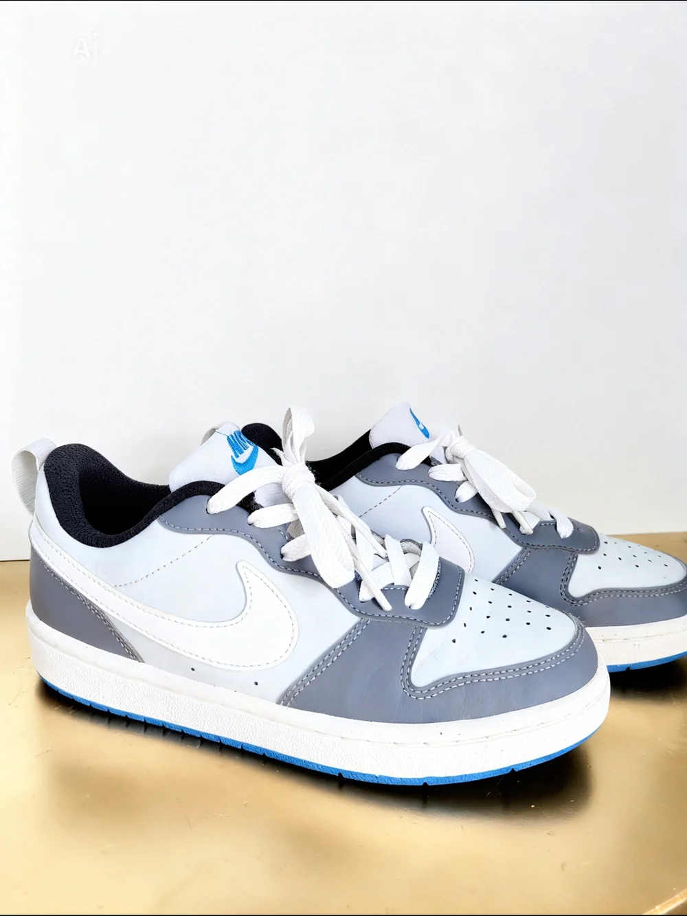 Nike Low-Top Kid's Casual Sneakers in Gray and White Size 4Y Fits Women 5.5